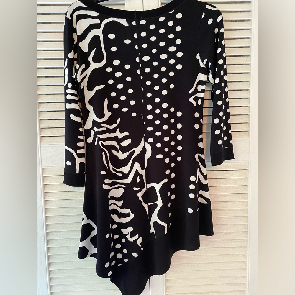 Eva Varro black and white tunic top